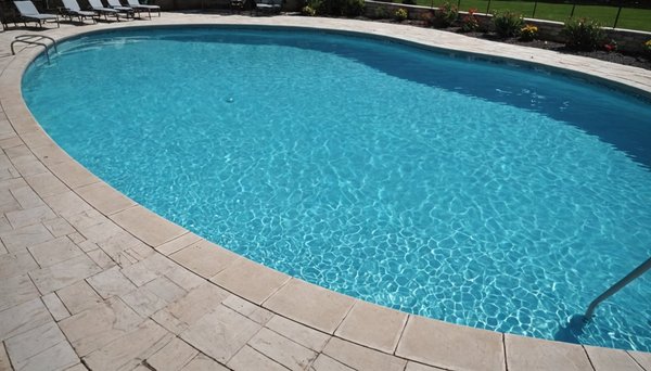 Wie kann man die Wasserqualität im Schwimmbad aufrechterhalten?